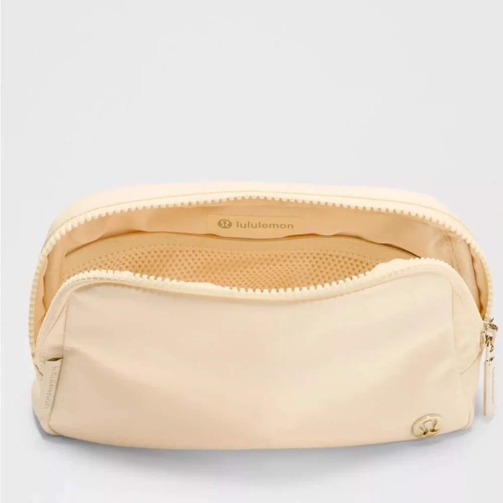 Lululemon Buttercream Belt Bag - Picture 4 of 7